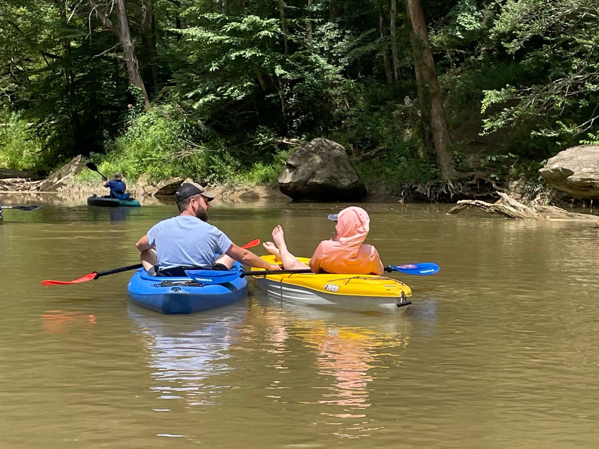 couple kayaking in the red river gorge