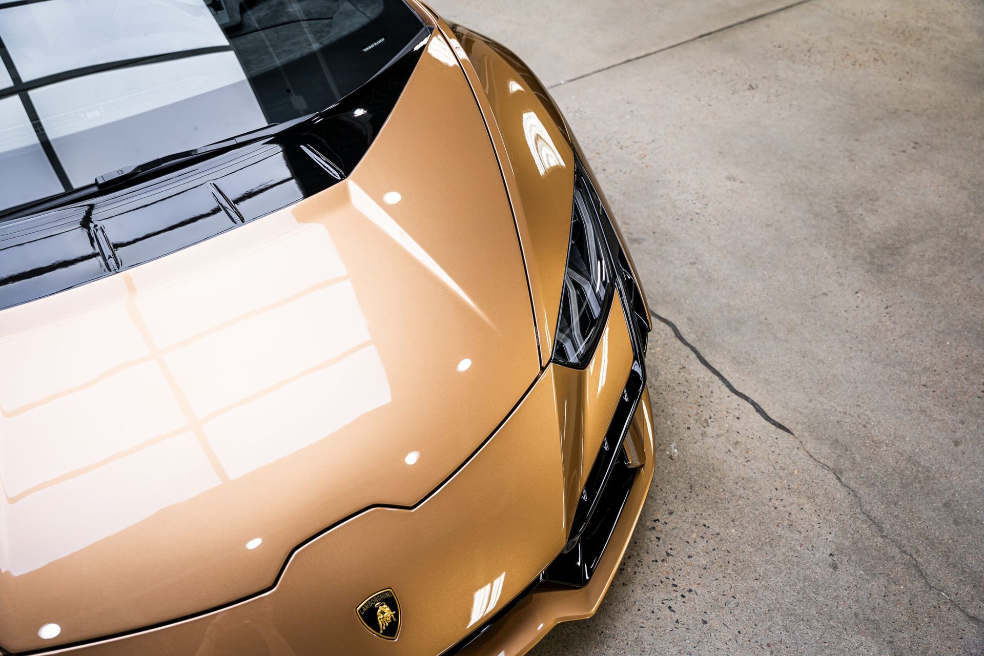 A close up of the front of a lamborghini huracan