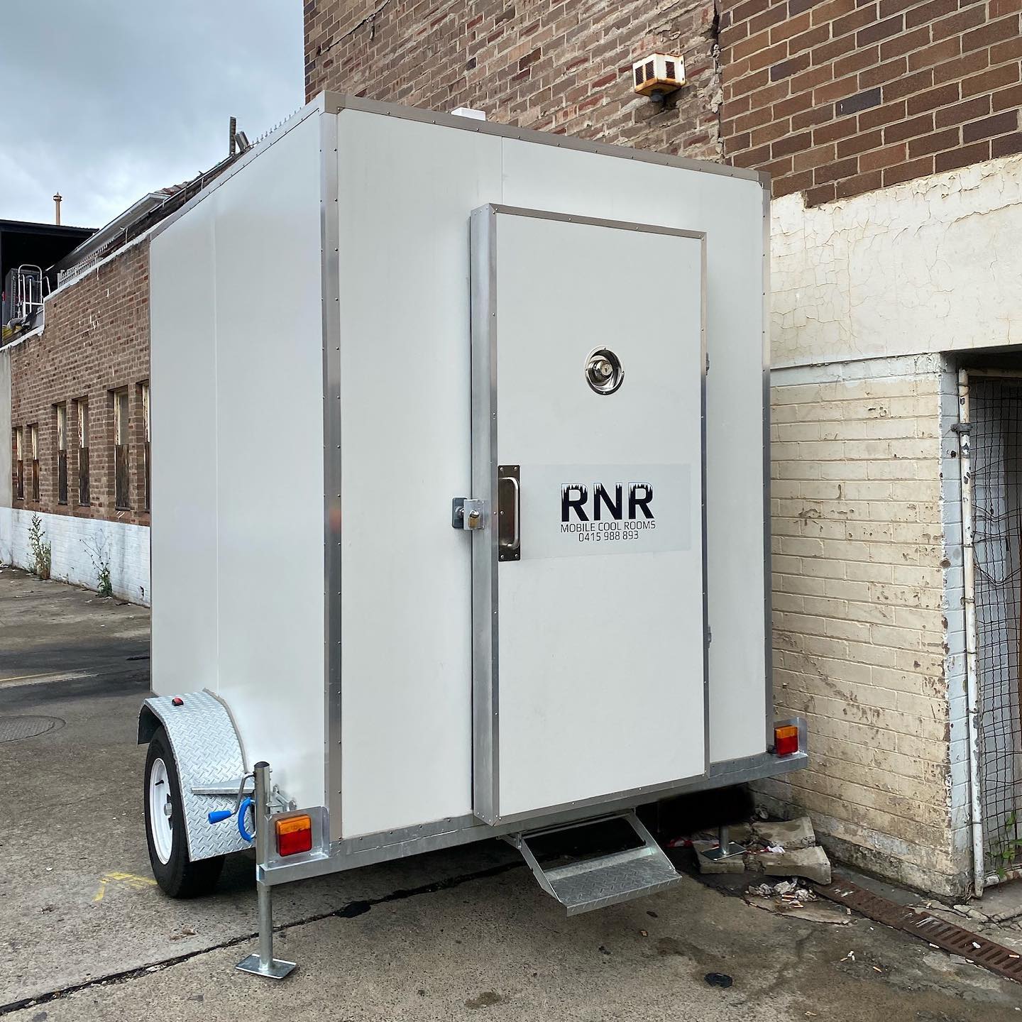 White Mobile Cool Room — Auburn, NSW — RNR Mobile Cool Rooms