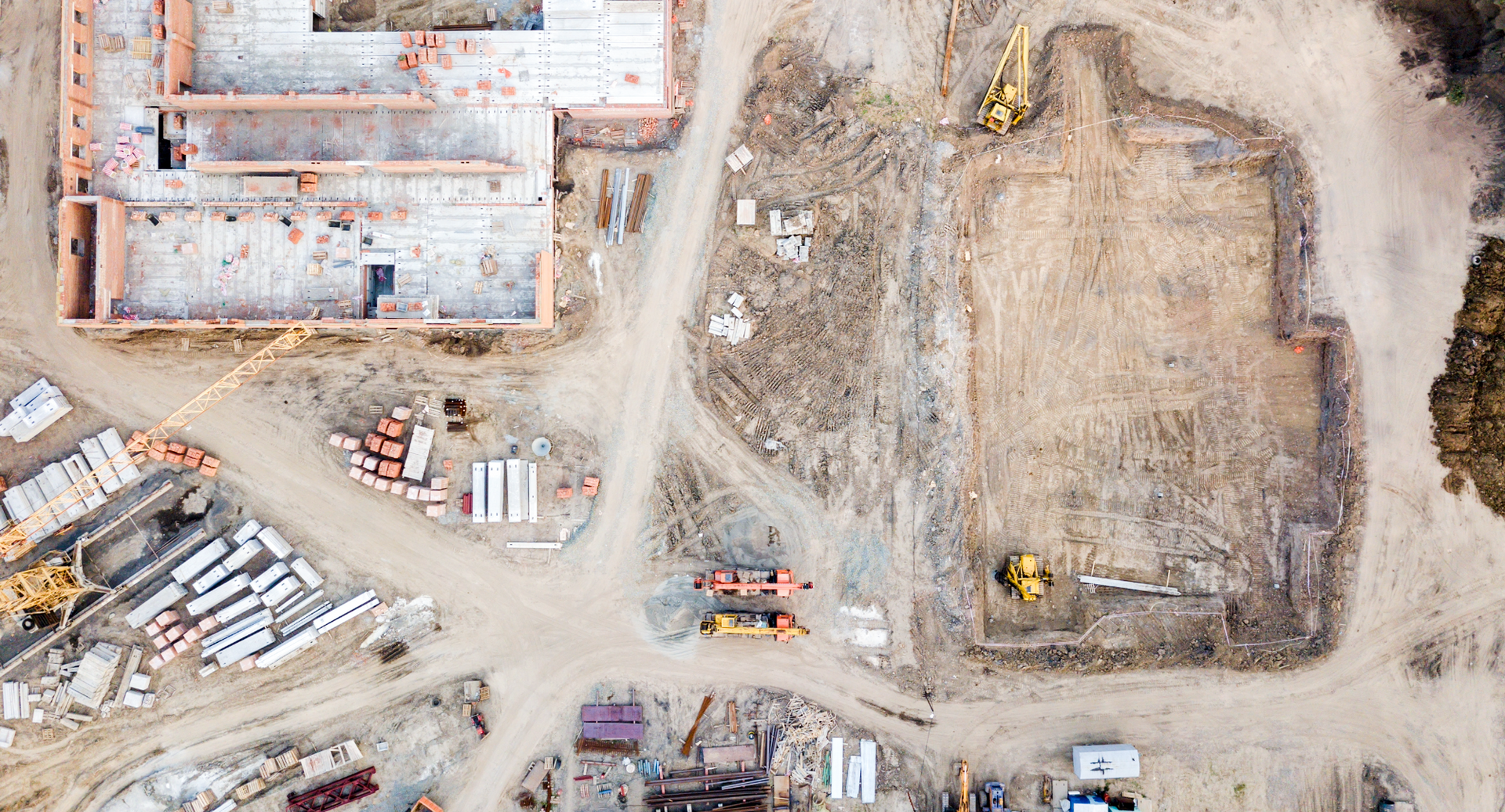 Construction job site with construction and aerial equipment 