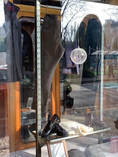Olivieri abbigliamento vetrina