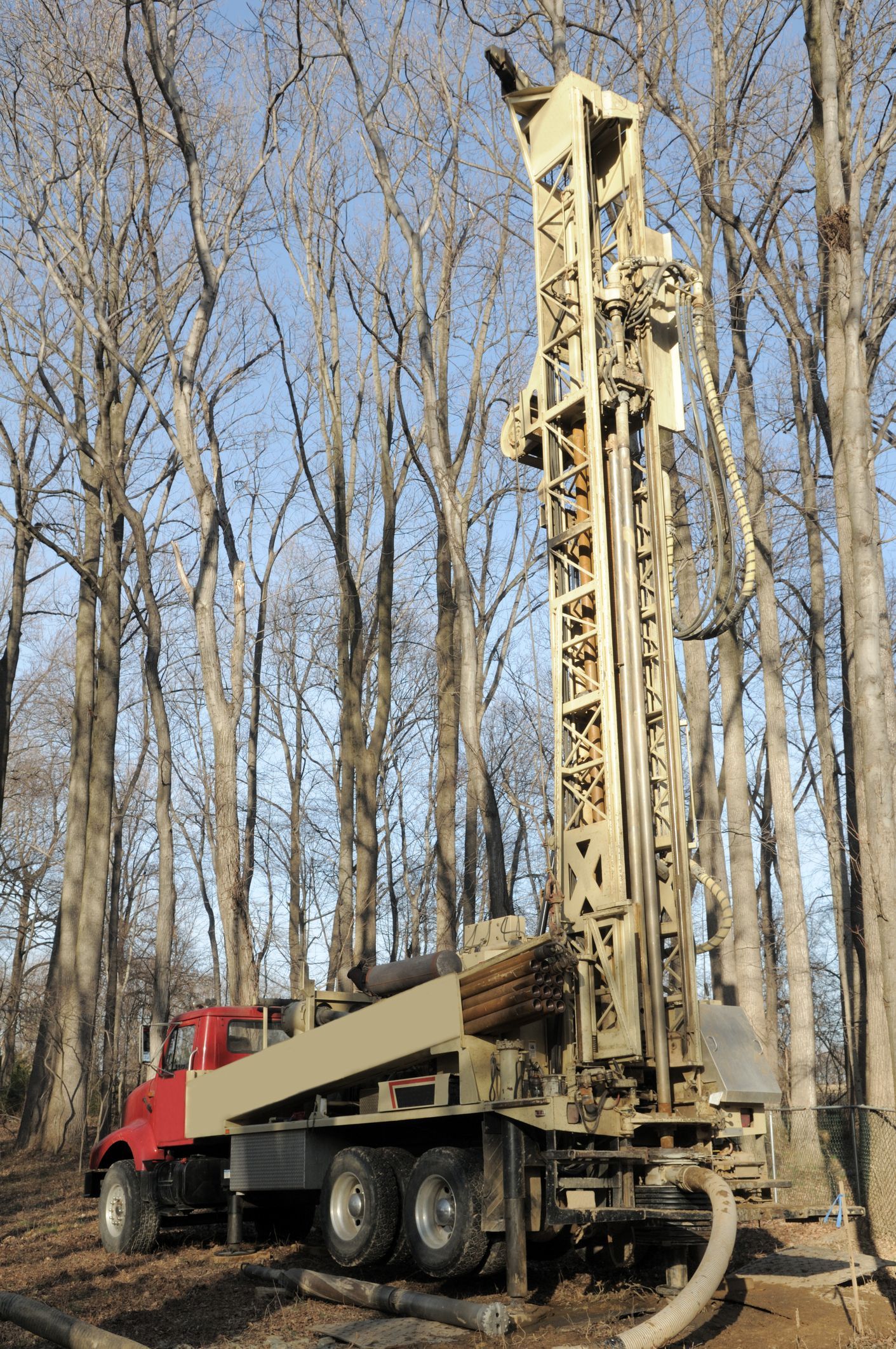 Advanced well-drilling truck for efficient groundwater extraction | 8 Advanced well-drilling truck for efficient groundwater extraction | 8