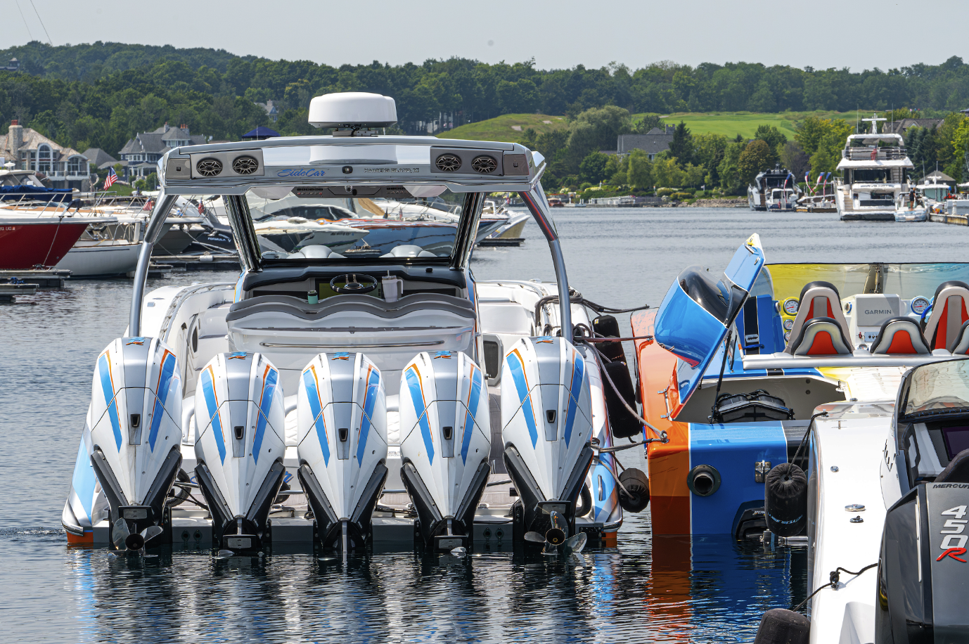 A group of boats are docked in a harbor.