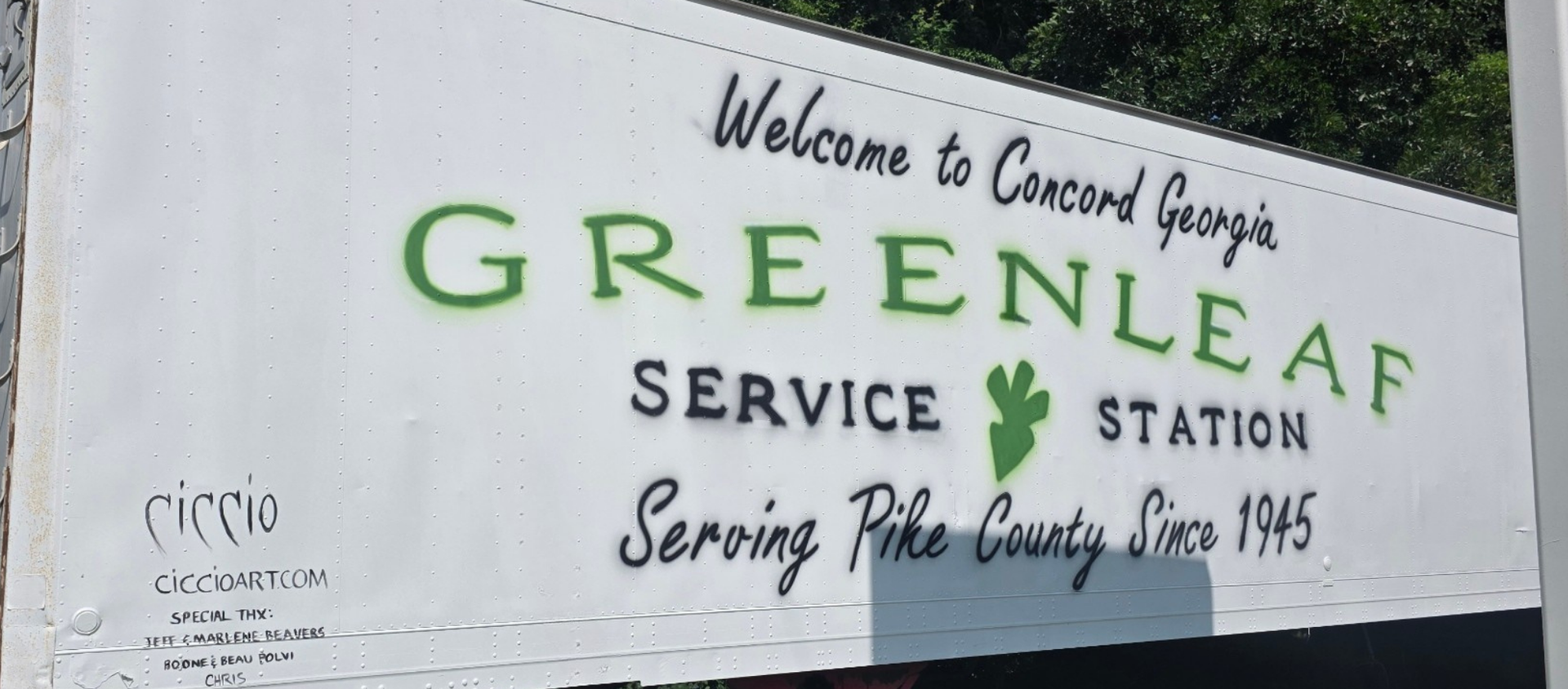 A sign that says welcome to greenleaf service station