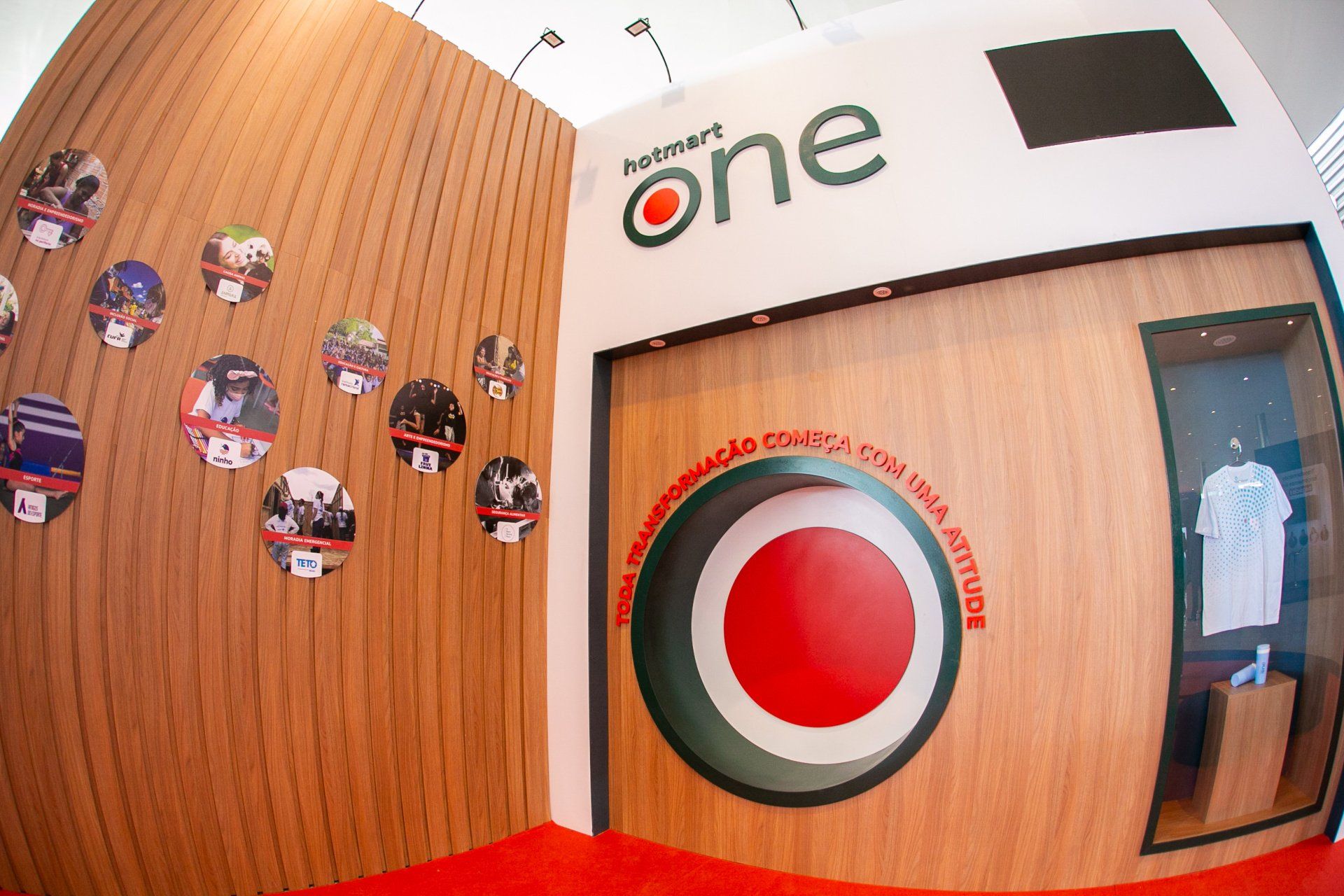 A palavra um que está na parede