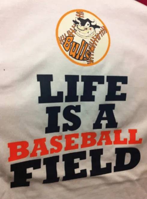 T-shirt con slogan di baseball