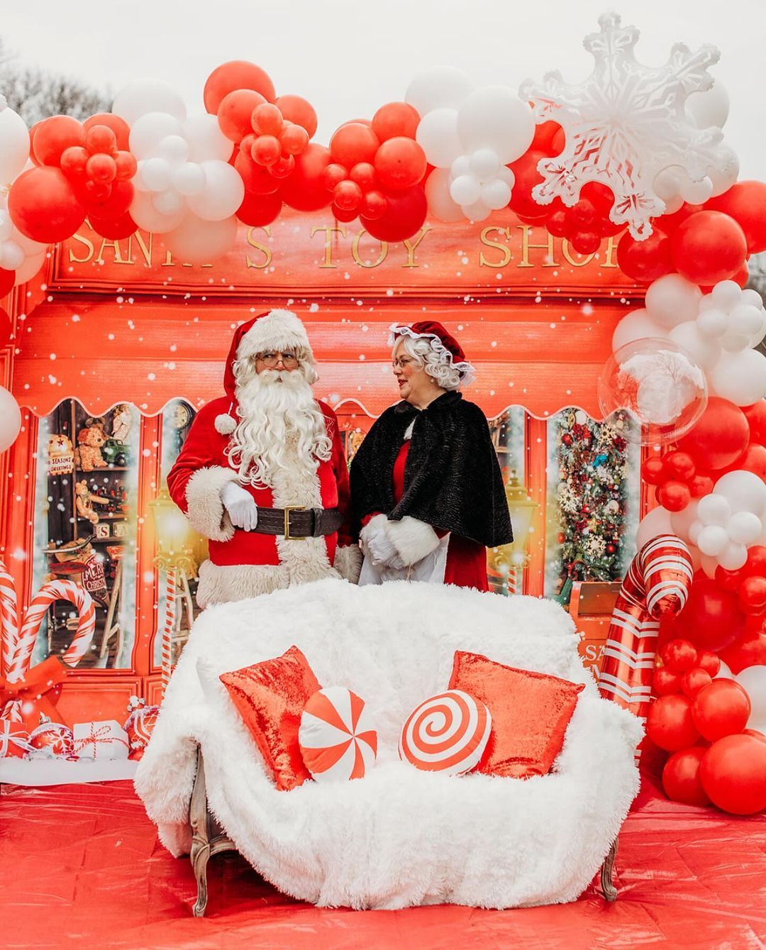 Christmas Red and White Balloon Arch in Chicago