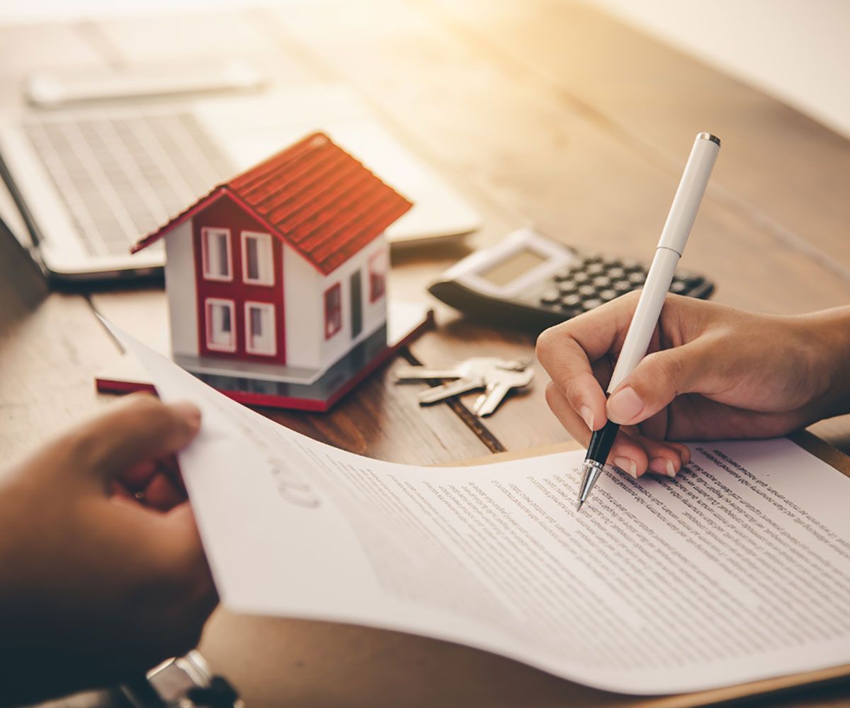 Cleveland, Oh woman signing closing documents for mortgage on her new home with local real estate agent Ericka Bazzo at On Target Realty