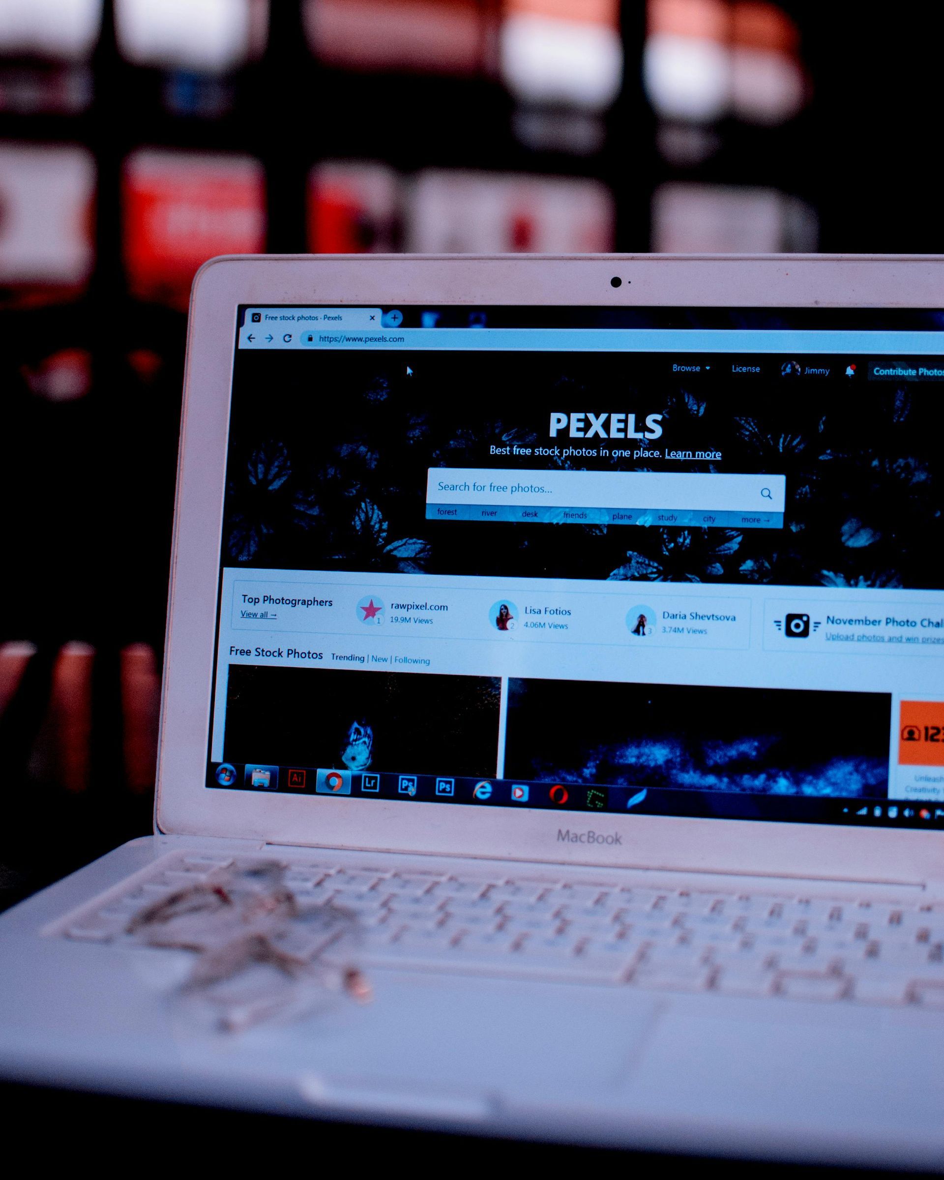 A laptop with the word pexels on the screen