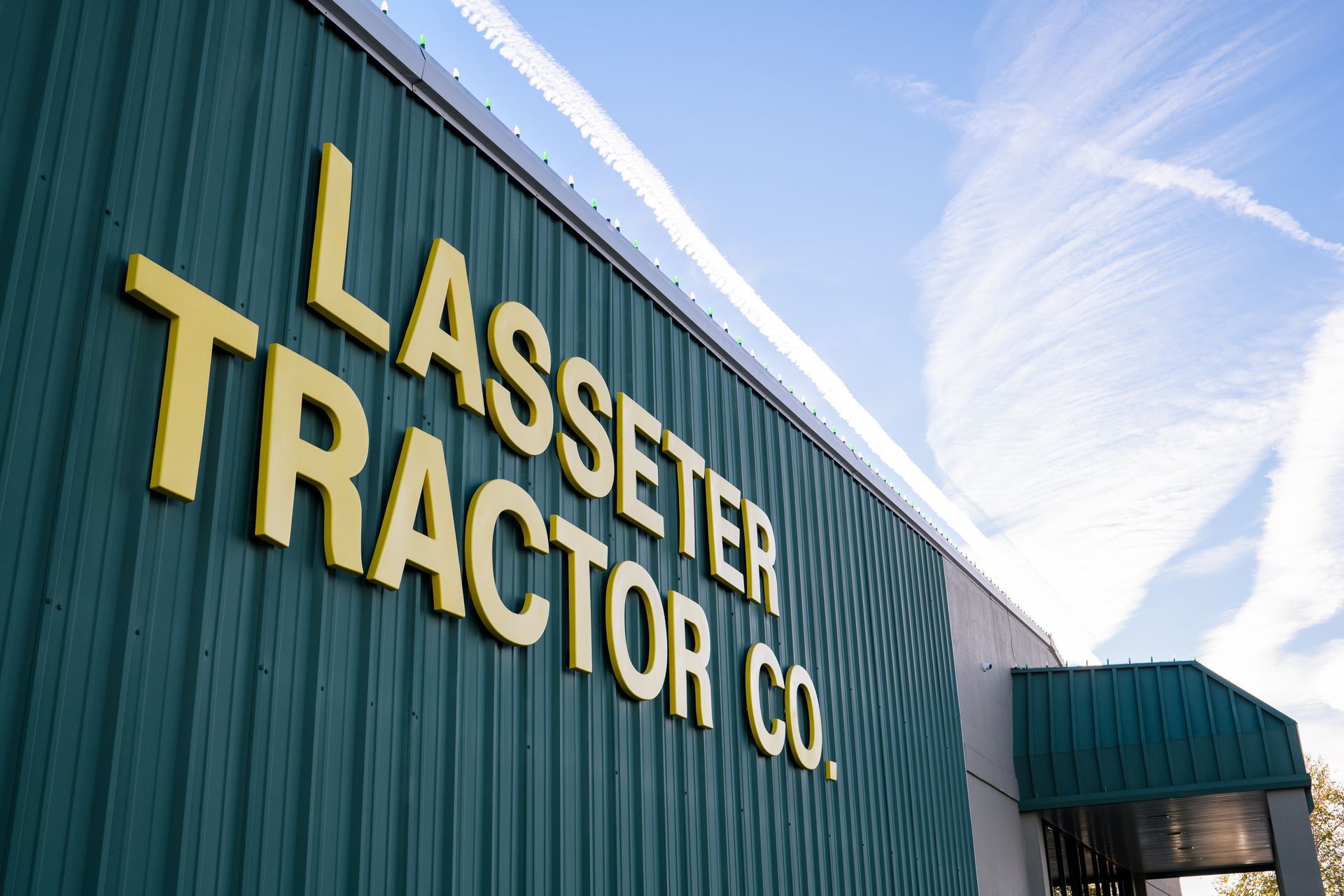 A green building with the words Lasseter Tractor Co. on it