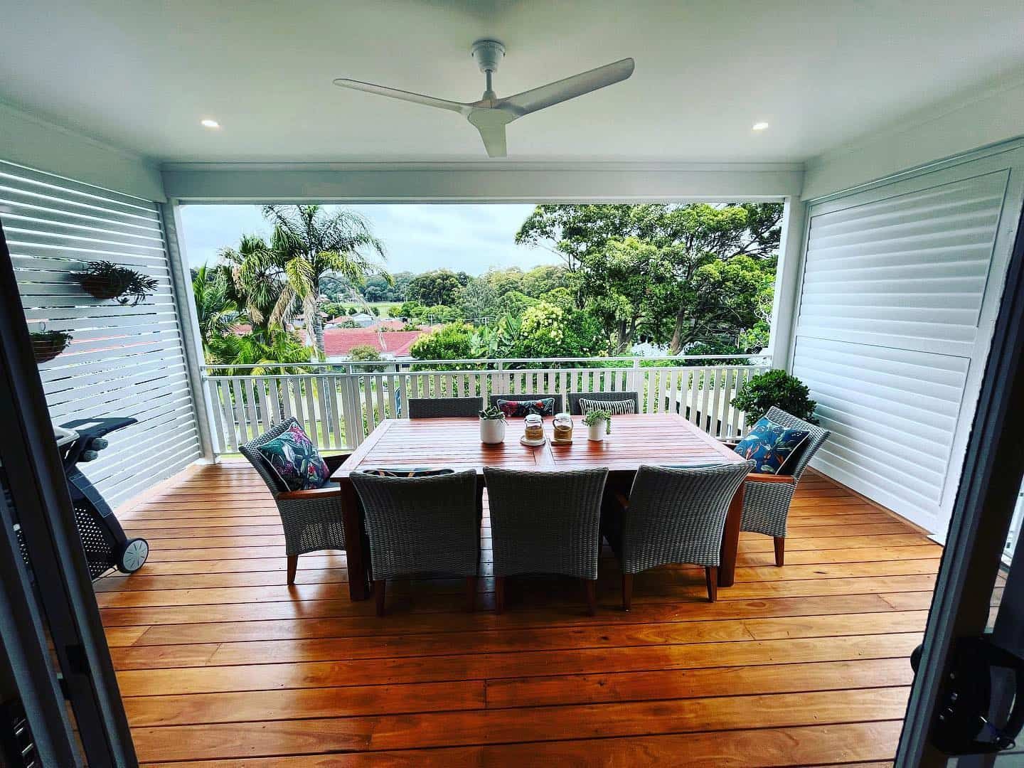 Open Dining Area With Table And Chairs - The Leading Building Company in Cooranbong, NSW