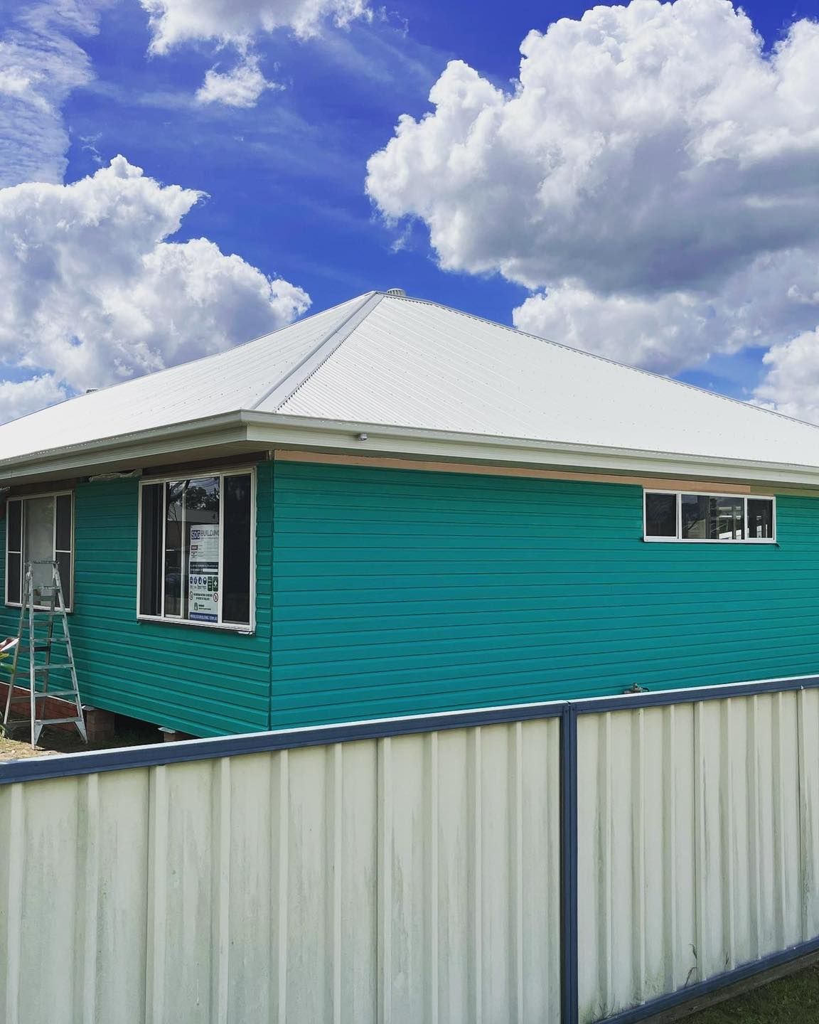 Bungalow House With White Roof - Experienced Home Builder in Newcastle, NSW