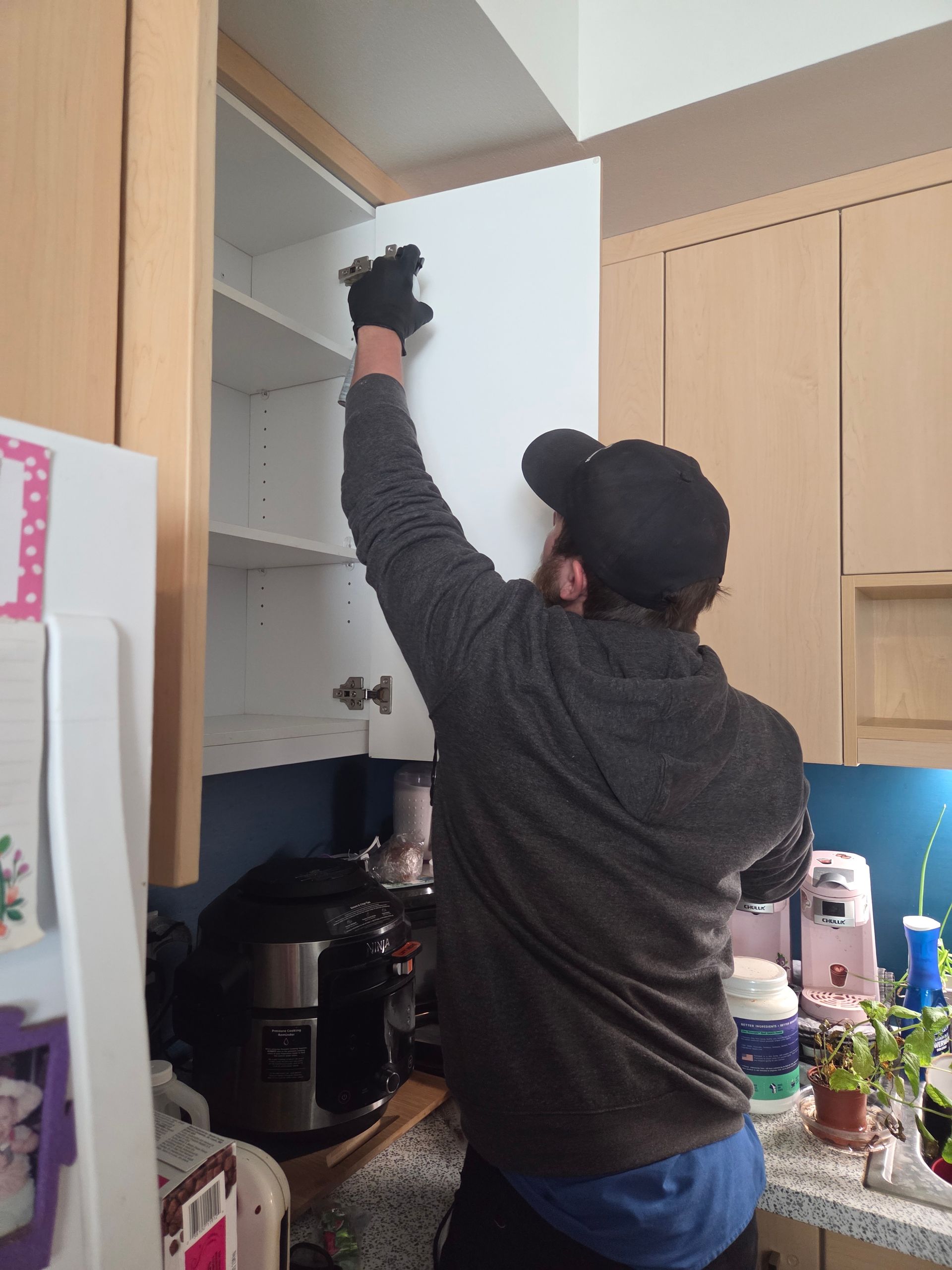 Outlook technician treating home for cockroaches