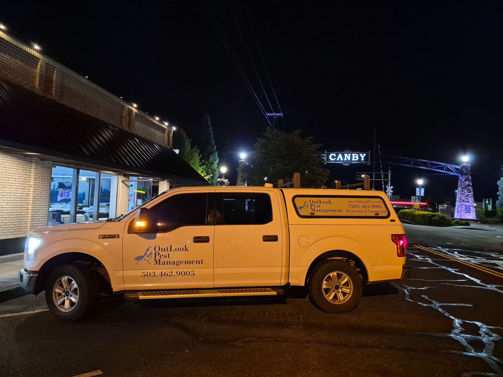 OutLook Service vehicle infront of the Canby arch.