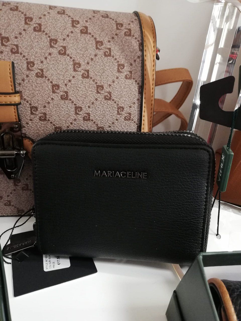 portafogli in pelle nera