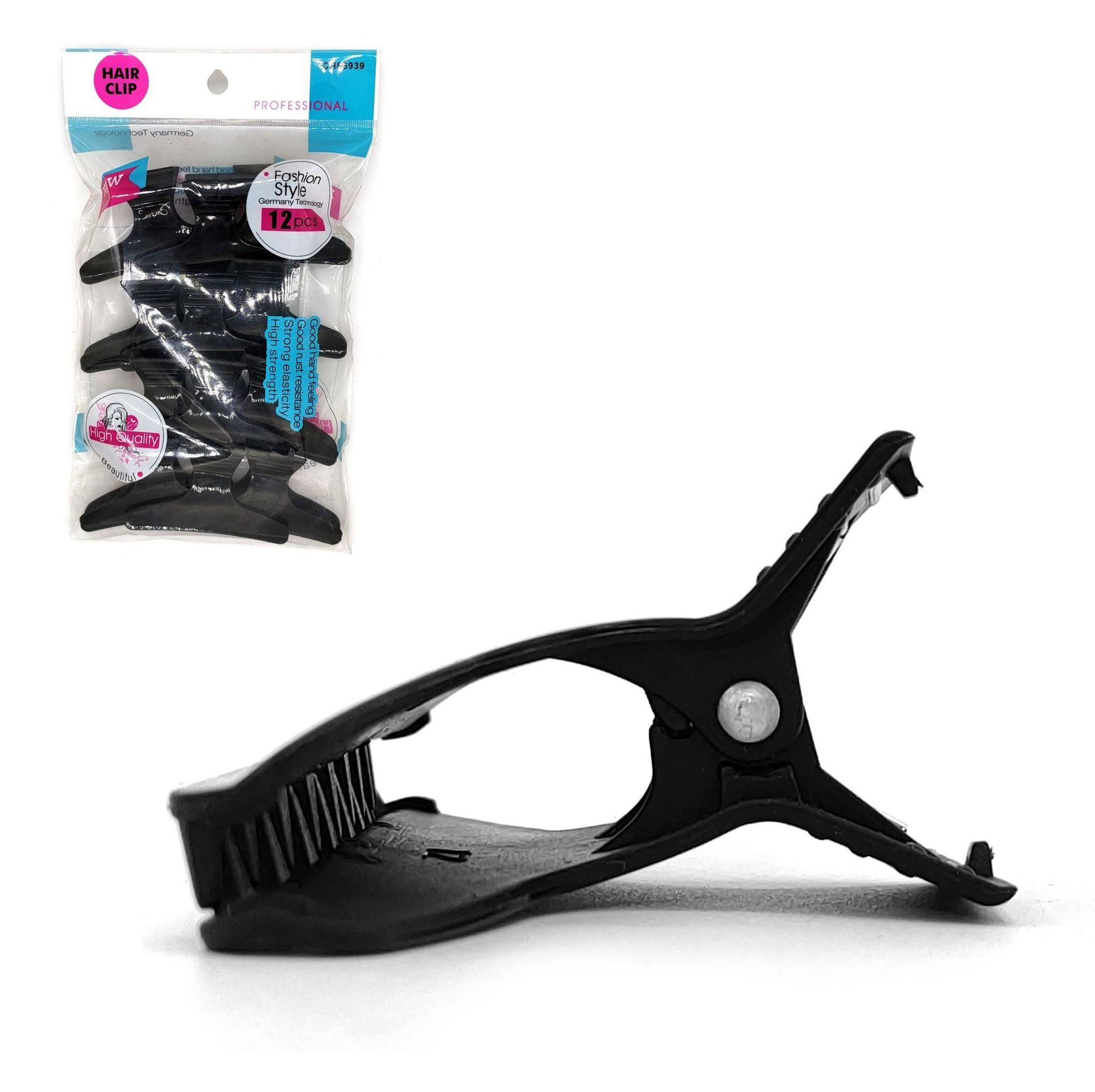 Una pinza de plástico negro para separar el cabello, con una mandíbula ancha y dentada y un mango con resorte.