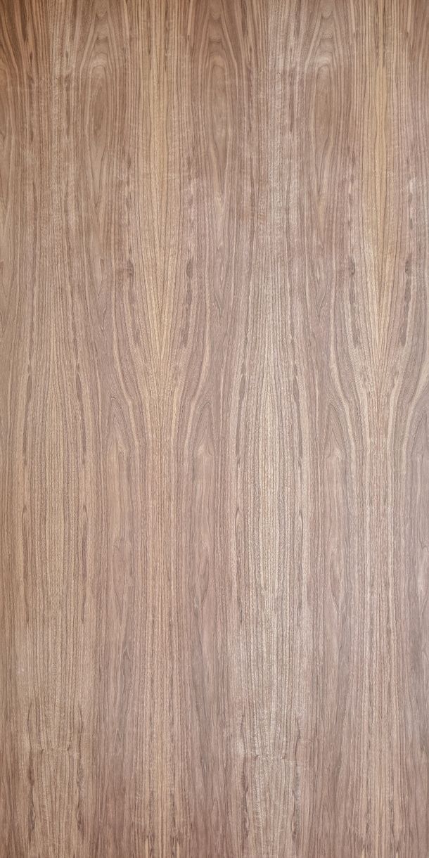 Walnut veneered plywood