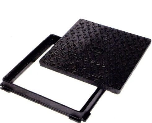 Chiusino in ghisa a Roma nero quadrato