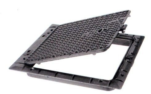 Chiusino in ghisa a Roma quadrato