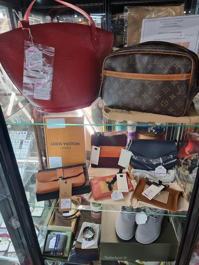 Elegant Bags - Vintage & Collectables Market in Ballarat