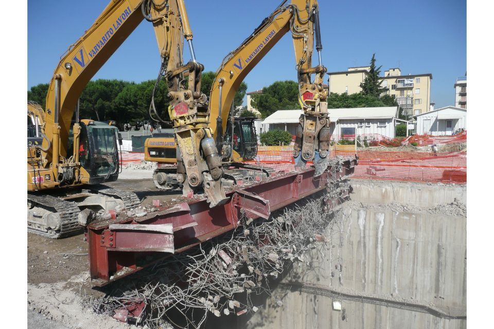 Demolizione strutture pericolanti