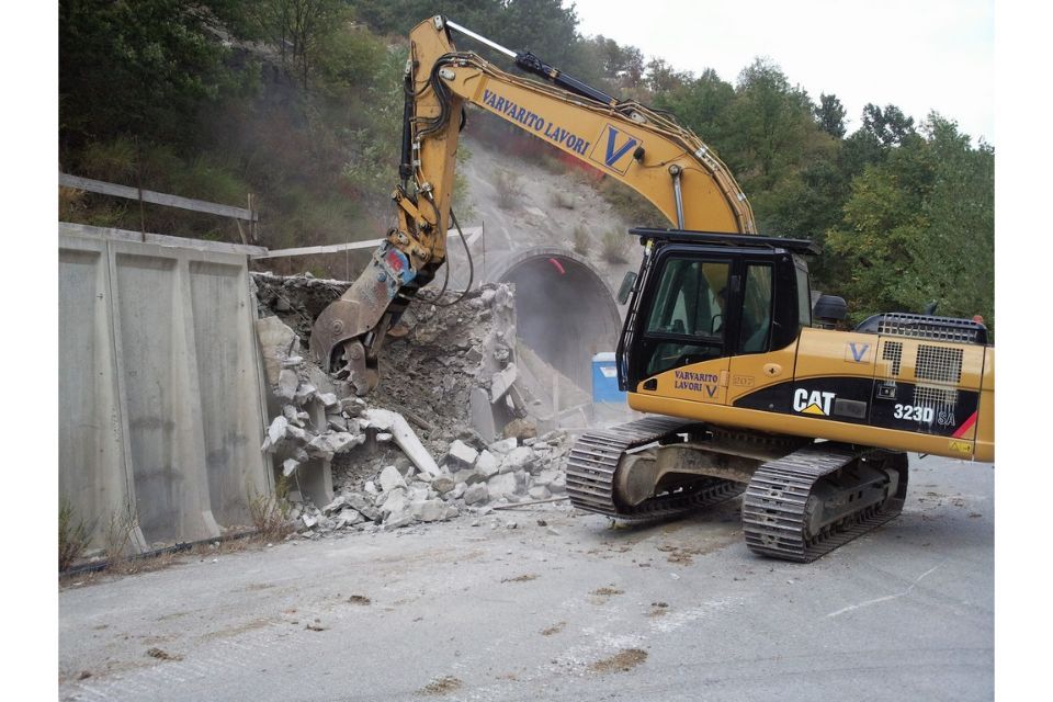 Demolizioni con mezzi propri