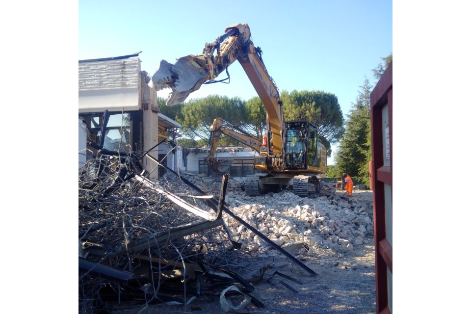 Servizi di demolizione edifici