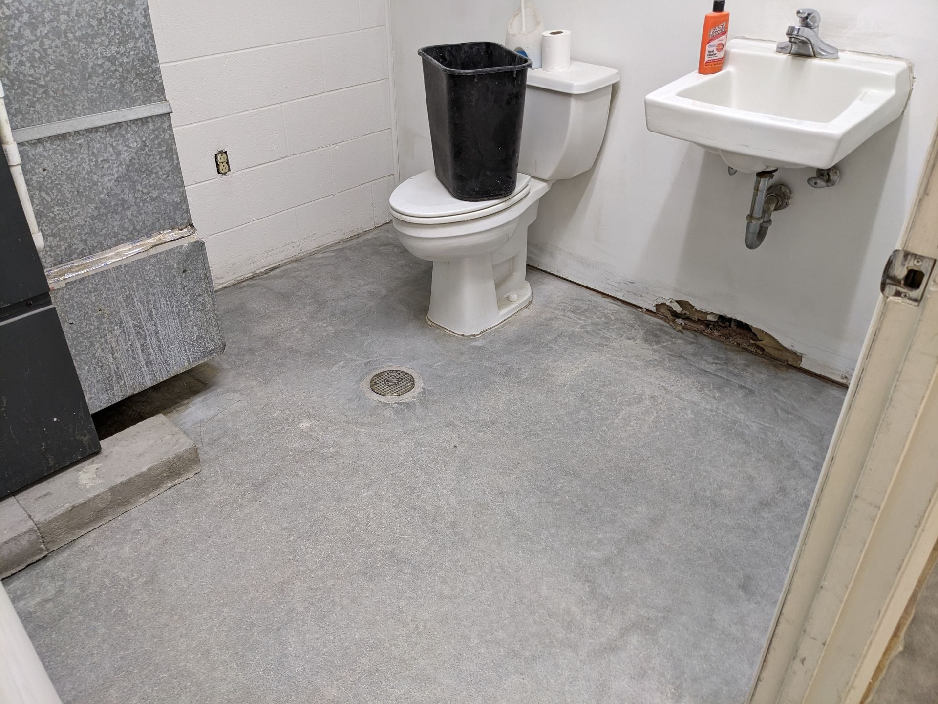 Zachary Daniel Concrete restored and polished commercial concrete flooring in Asheville, North Carolina.