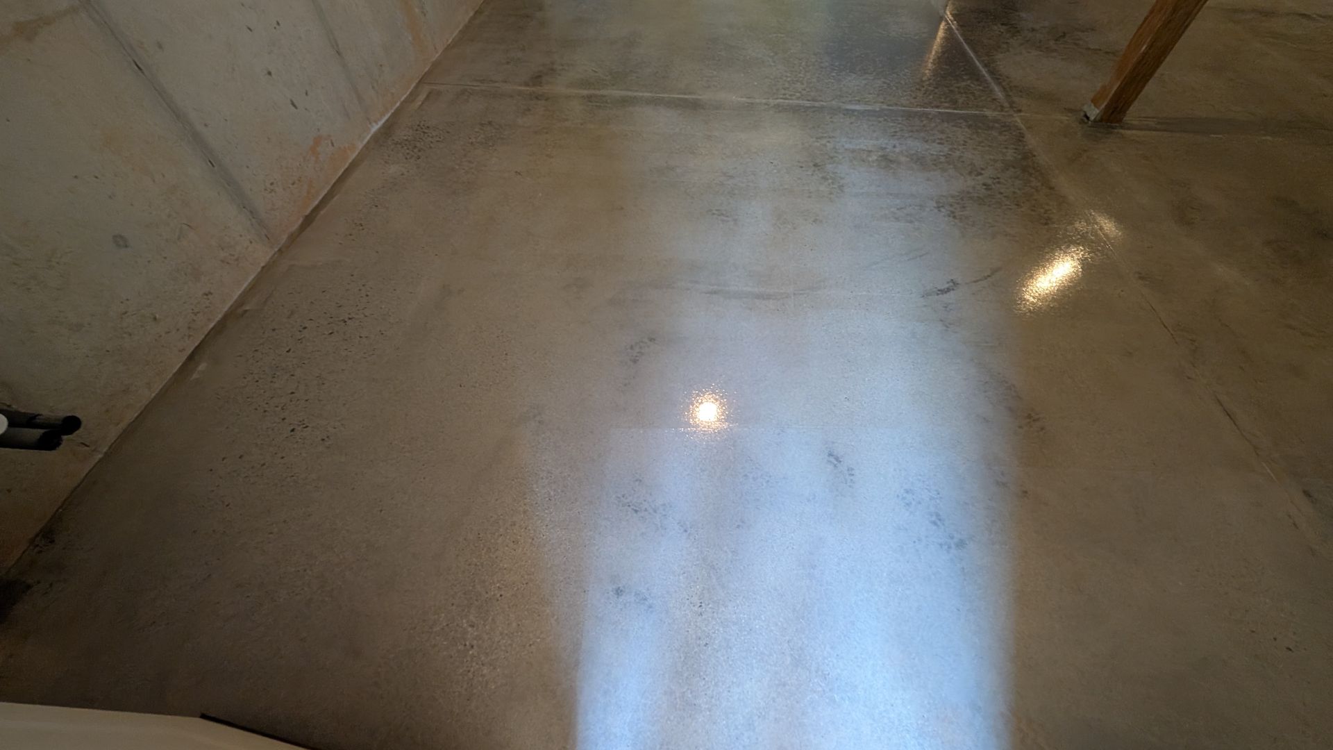Polished grind and seal floor with light reflections installed by Zachary Daniel Concrete in Cateechee, SC.