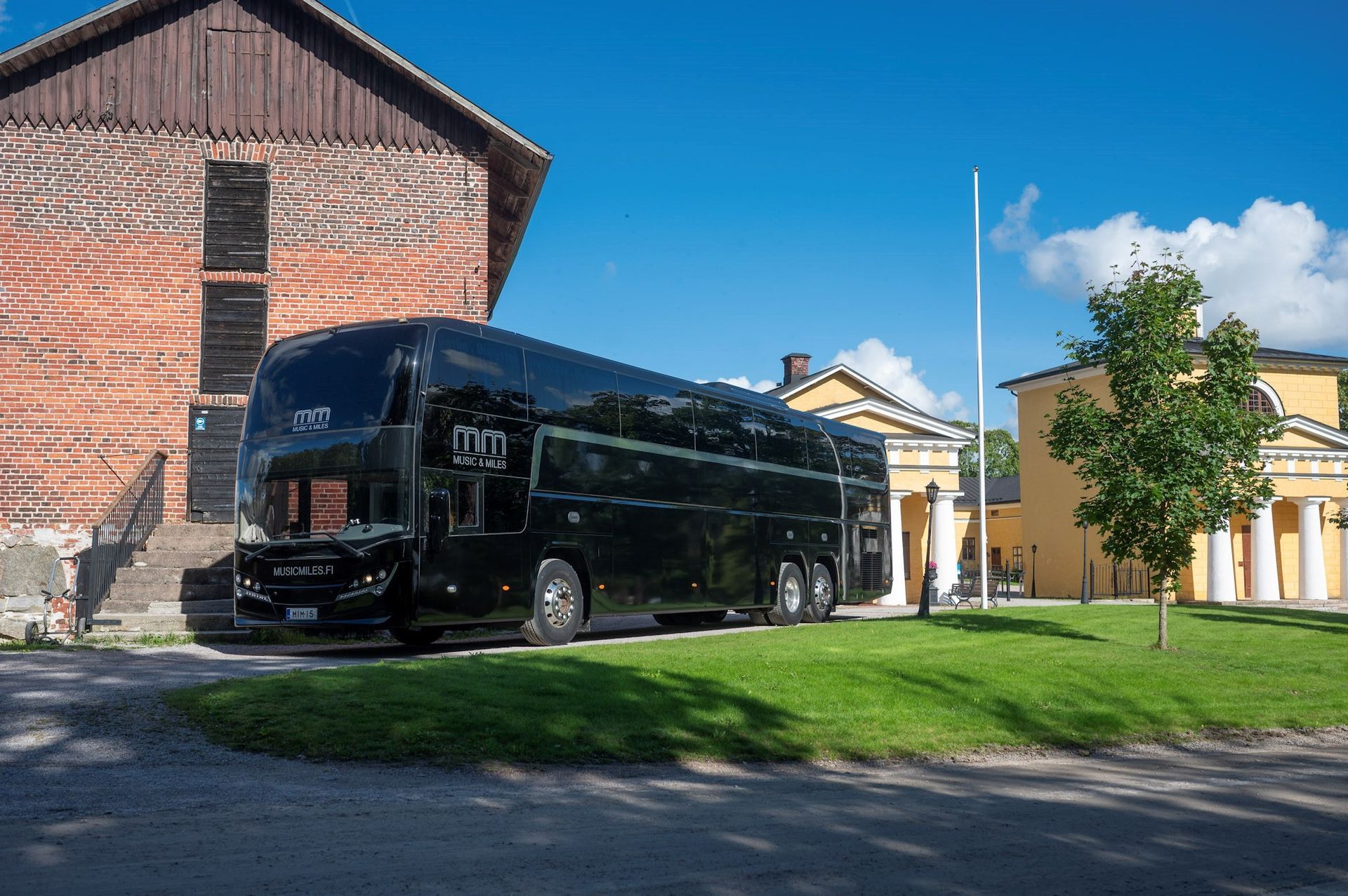 Nightliner keikkabussi bändibussi vuokraus