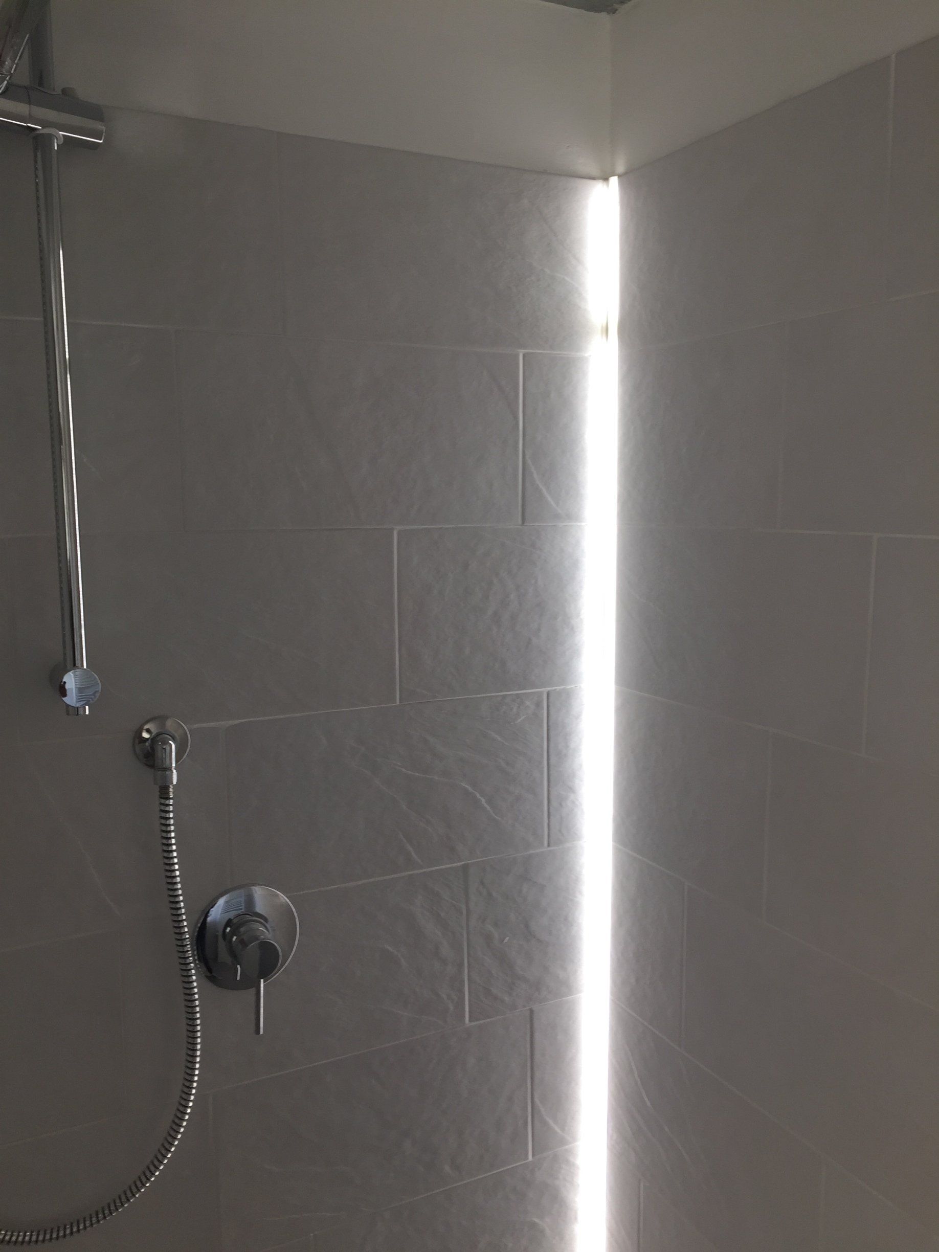 Luce LED  installazione per vano doccia