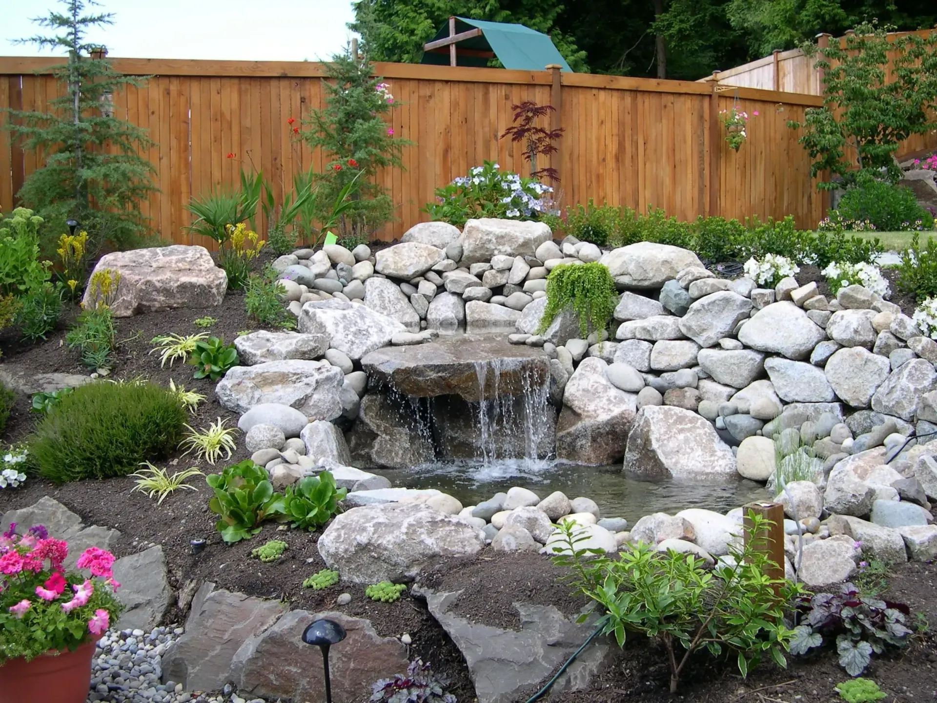 Uyeta Landscape & Maintenance Image