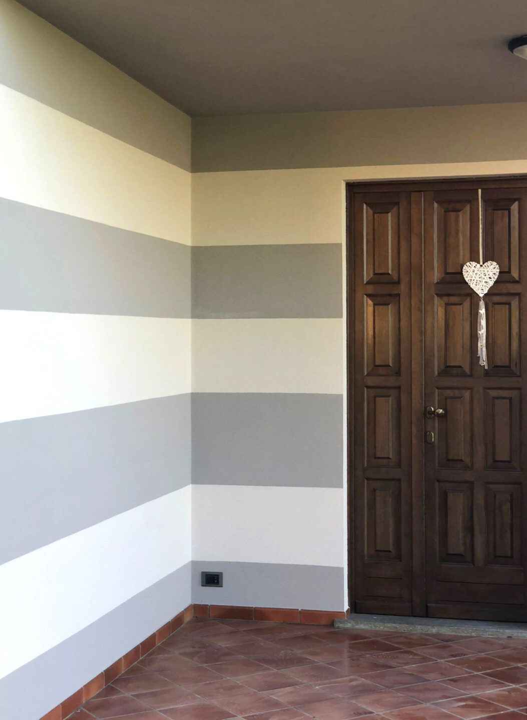 decorazione-righe-orizzontali-grigio