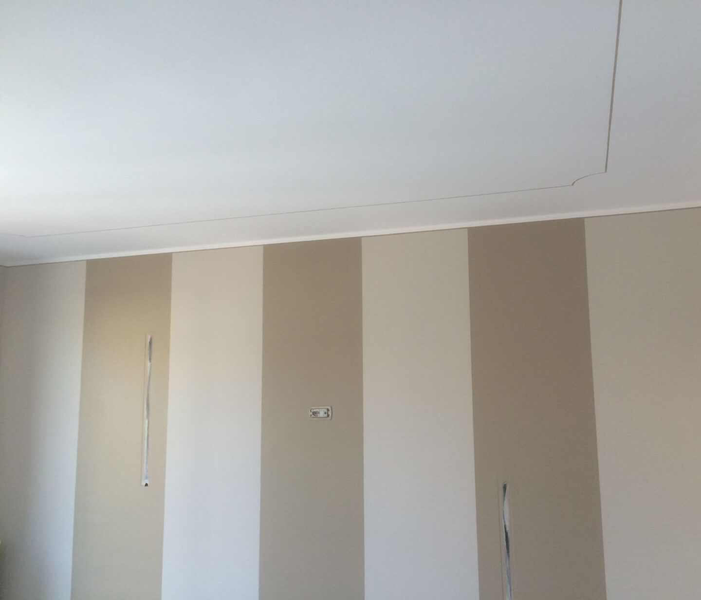 decorazione-righe-verticali-marrone