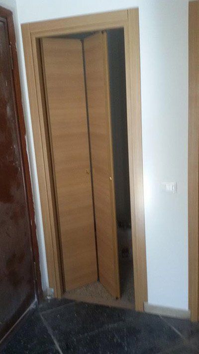 porta pieghevole in legno intercromatica La Spezia