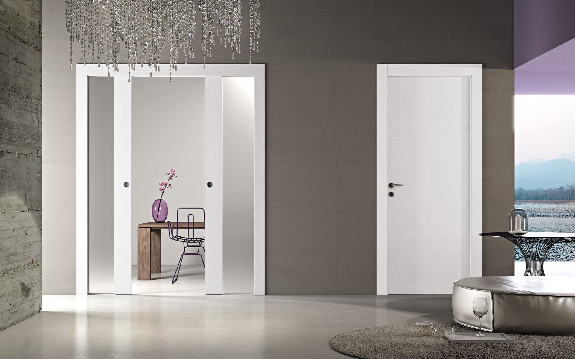 Un soggiorno con due porte bianche e una scrivania