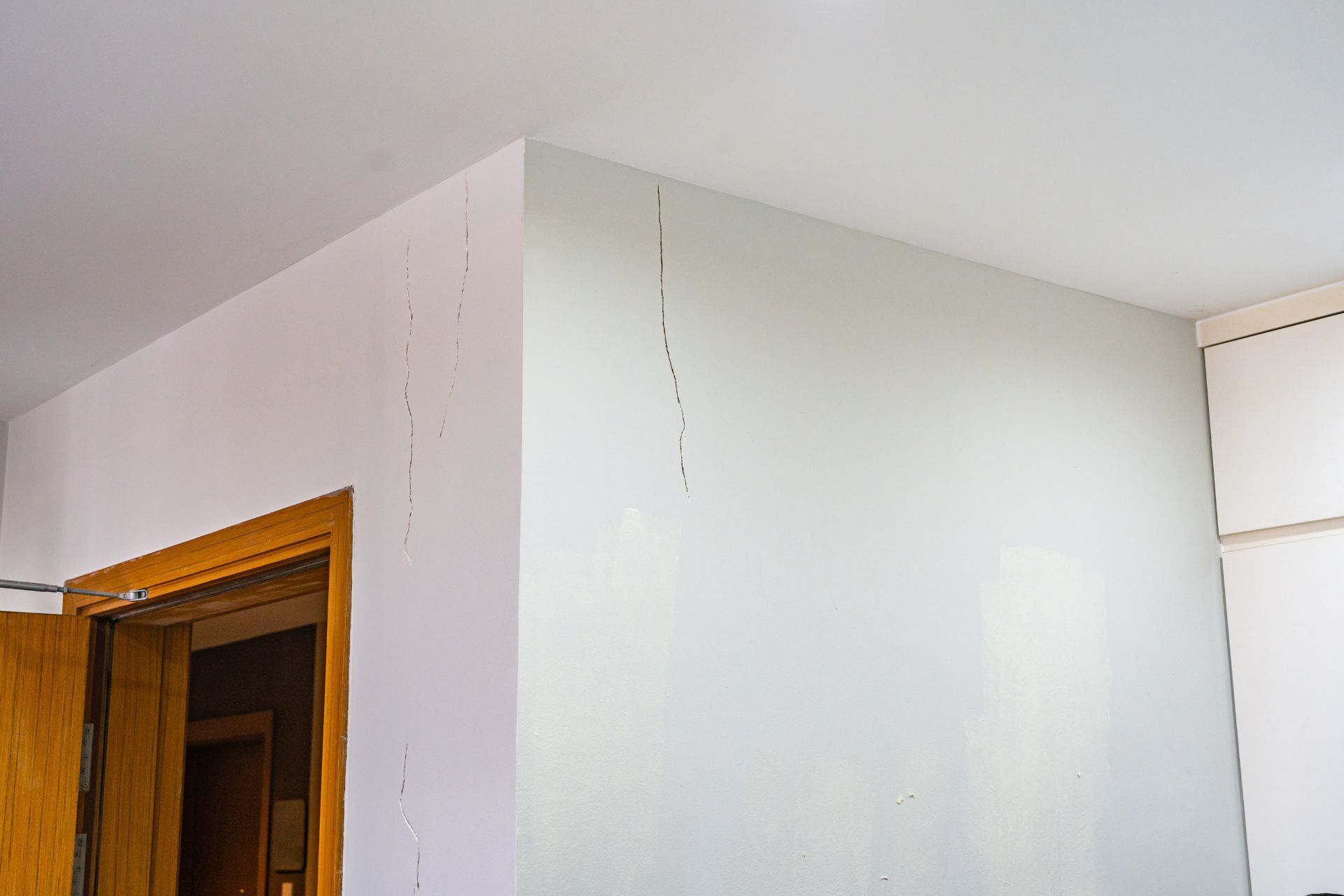 Wall cracks | Londonderry, NH | Arta Foundation Repairs
