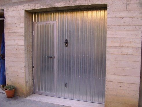 Serramenti in metallo su misura