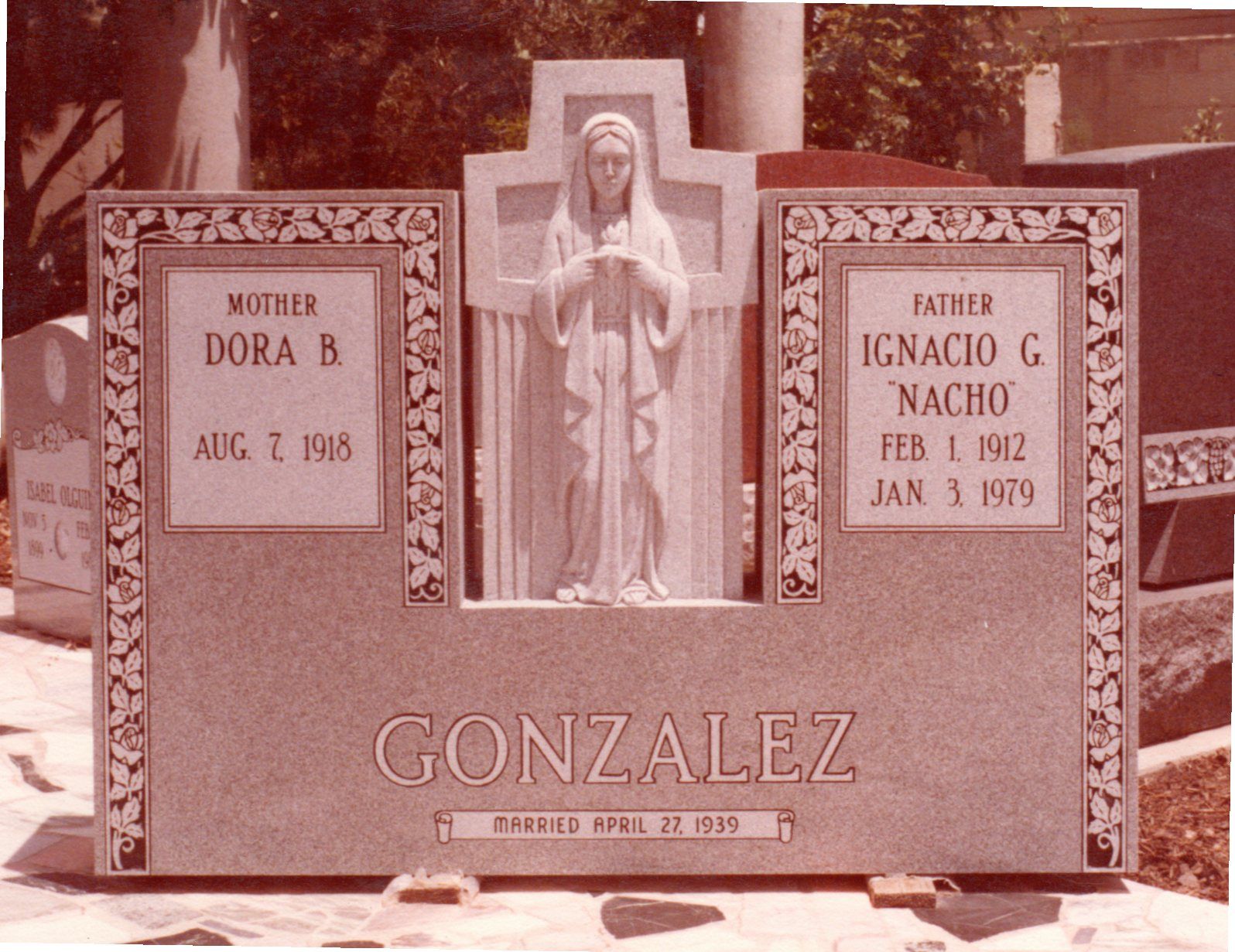 Gonzalez Family Monument — Fresno, CA — Casaccia Art Memorials Inc.