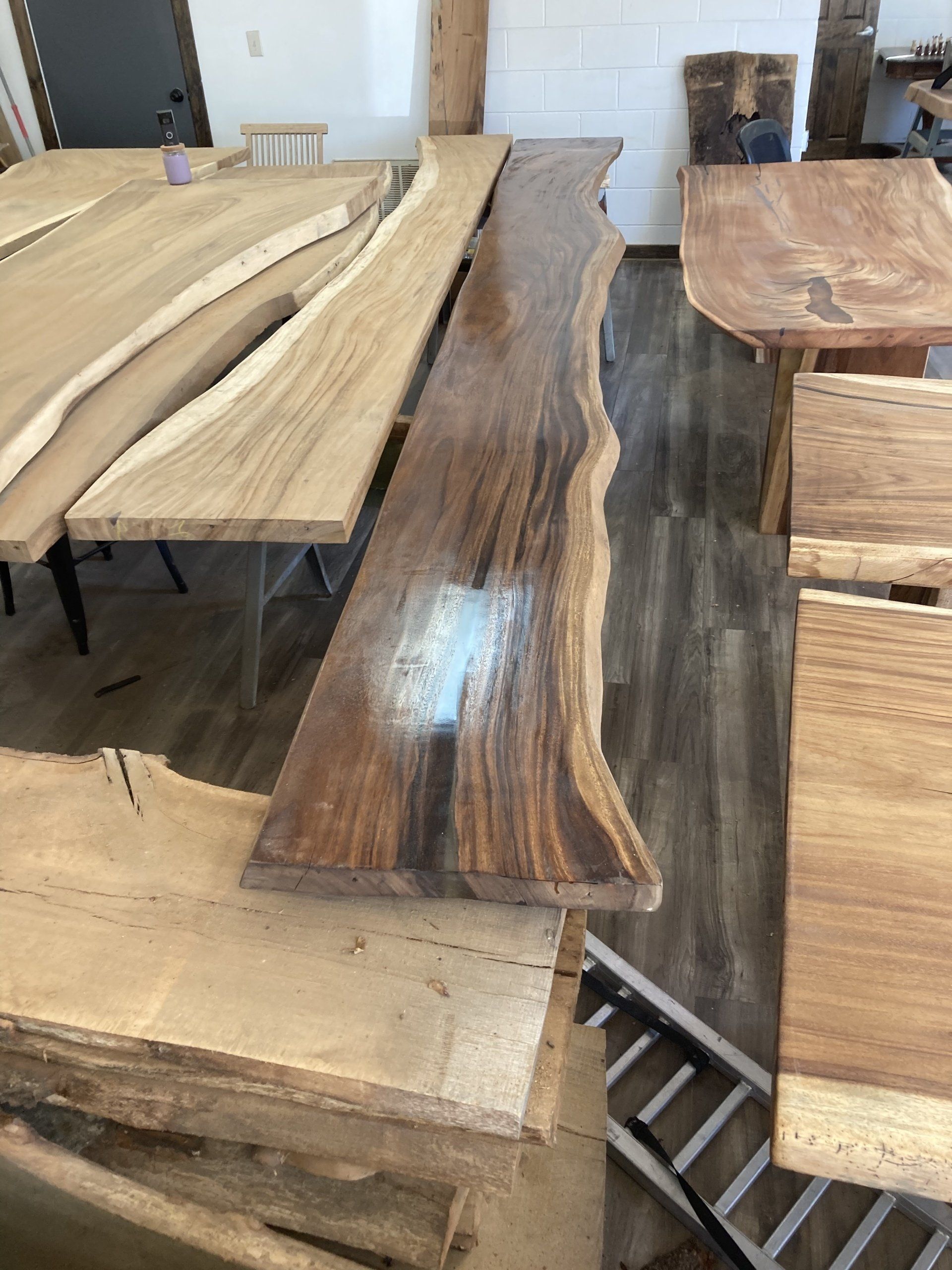 A wooden table is sitting on top of a wooden bench in a room.