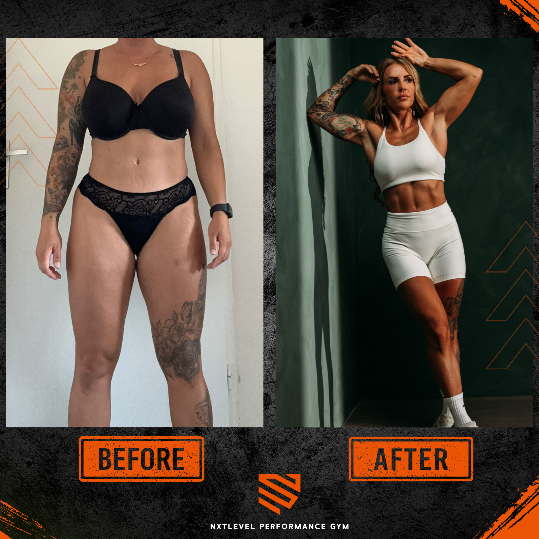 Een vrouw tilt halters op in de sportschool, daarbij geholpen door een trainer.