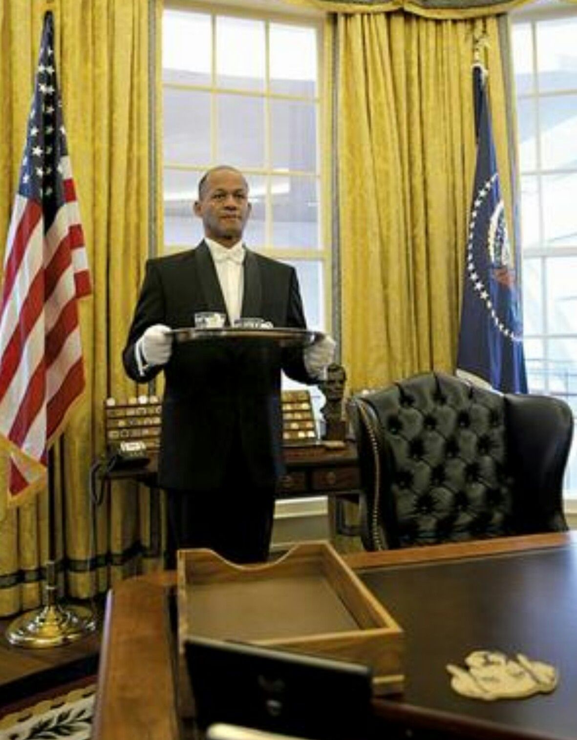 Looking Over the Presidents Shoulder