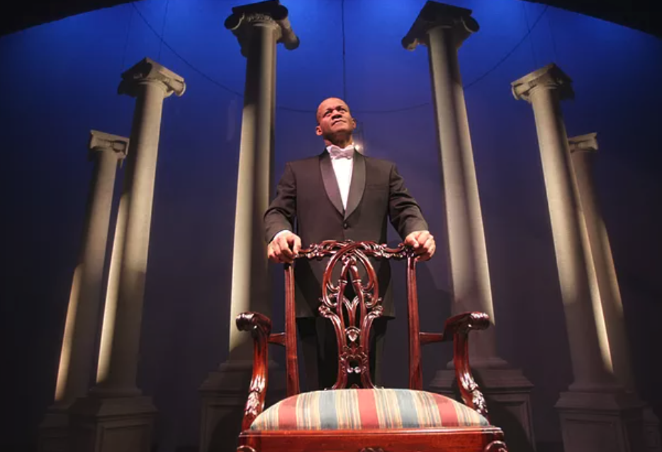 Looking Over the President's Shoulder