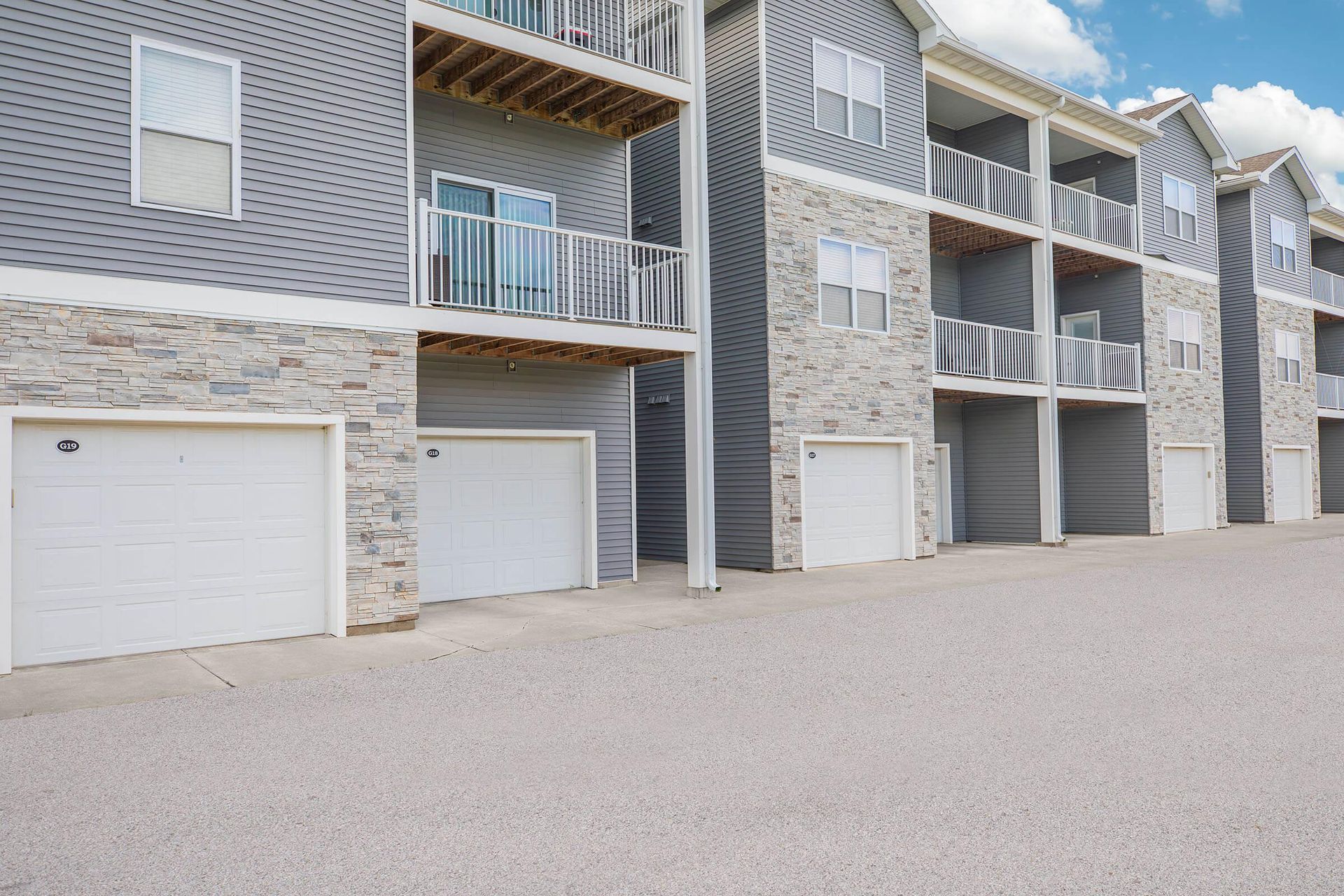 The Groves on Devils Glen apartments in Bettendorf, IA with attached garages