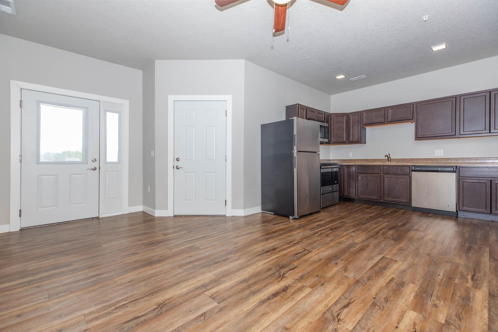 Kitchen photo of The Grove on Devils Glen apartments in Bettendorf, IA