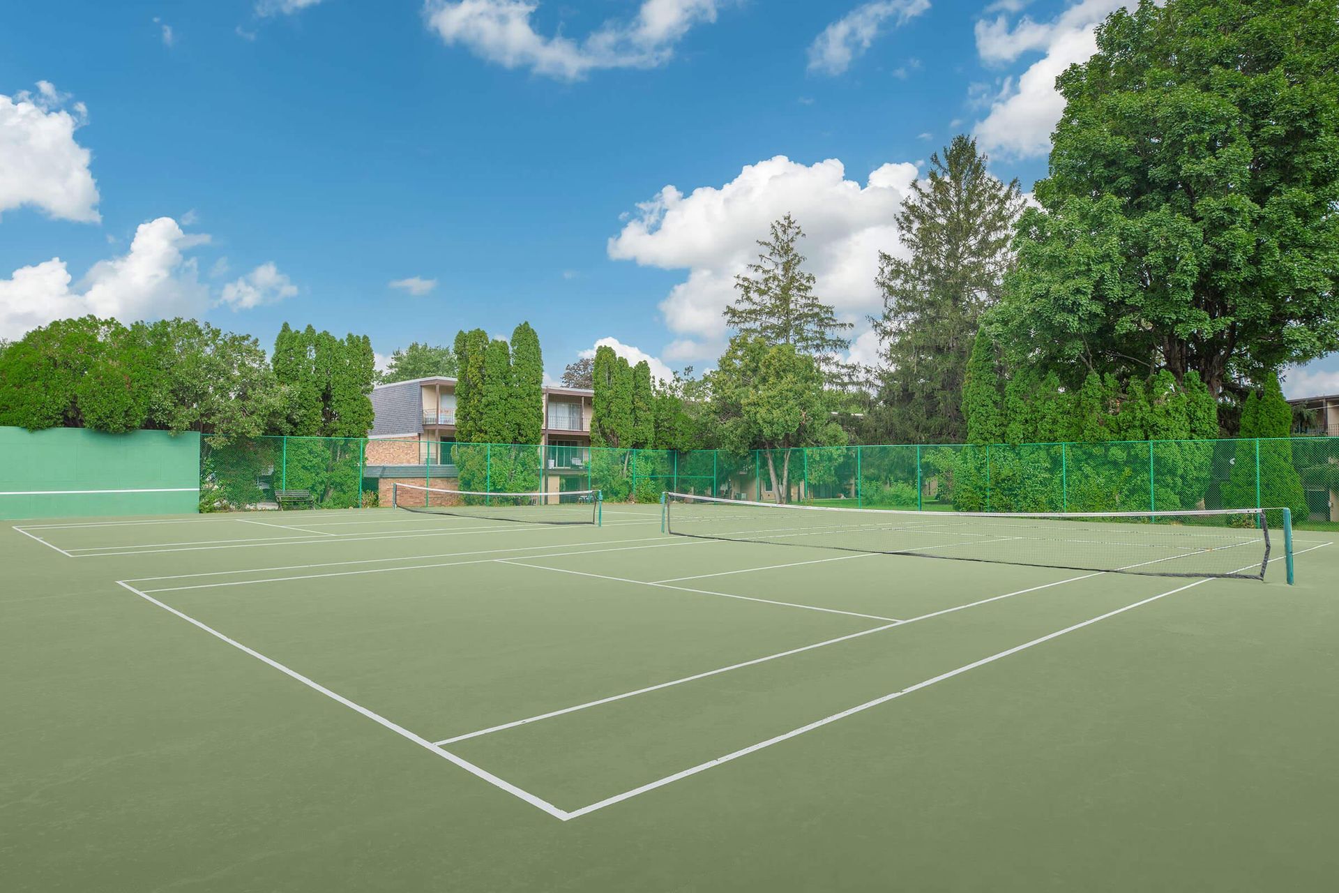 Tennis courts at the Homewood Manor apartments in Moline, IL