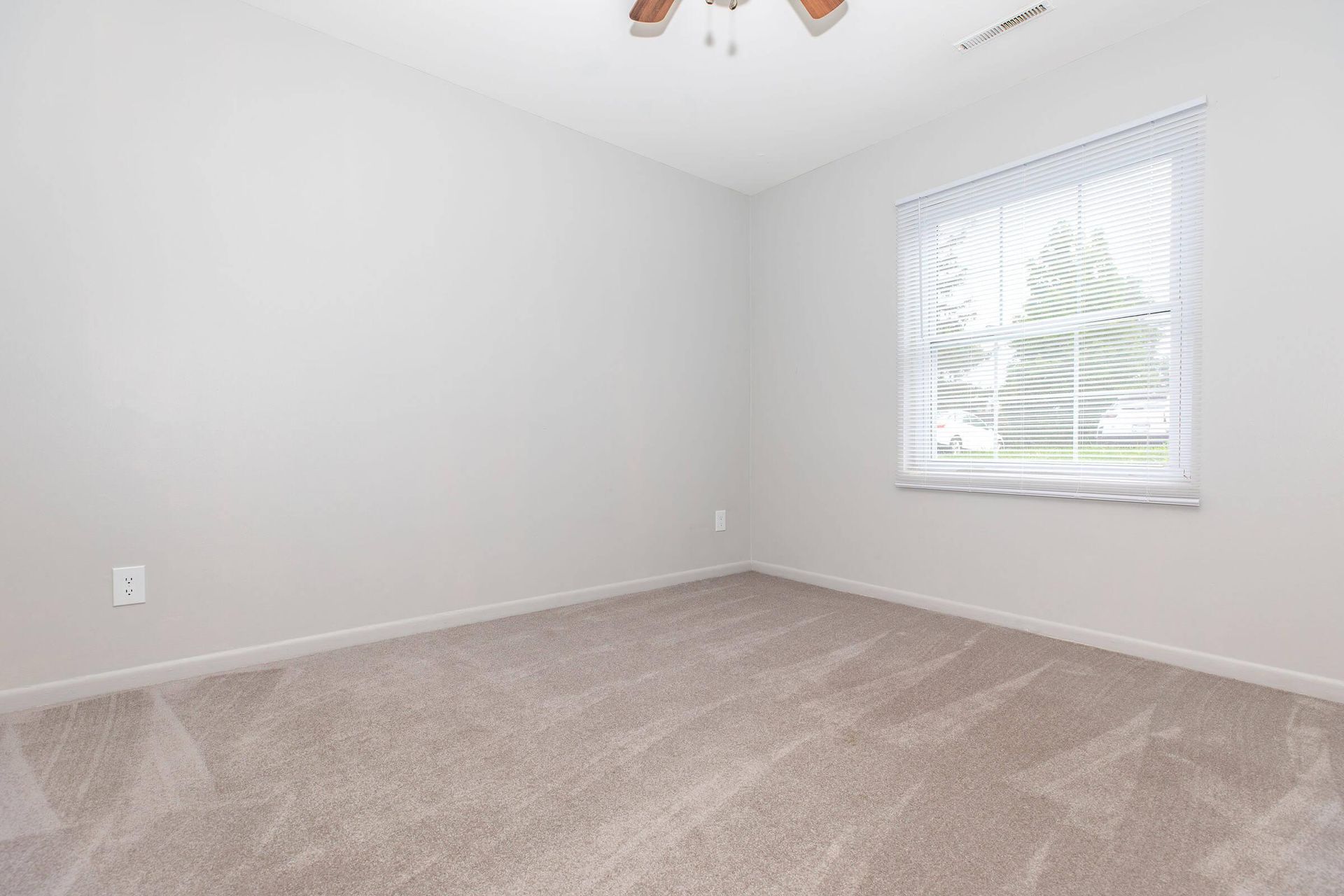 Bedroom at the Homewood Manor apartments in Moline, IL