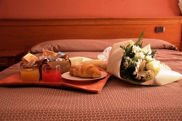 letto matrimoniale di un resort