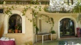 facciata esterna di un albergo