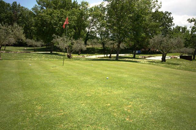 bandierina fine percorso di un campo da golf